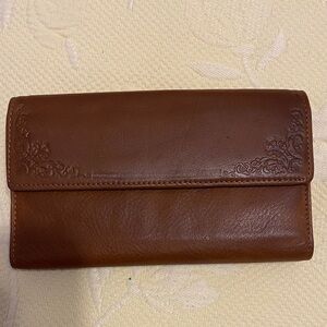 Elegant Brown Leather wallet, does have a light smudge see picture